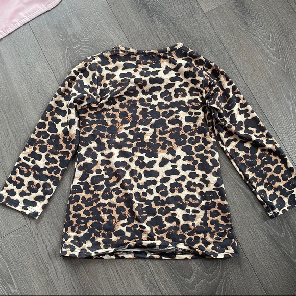 Leopard skin tight 3/4 length sleeve 90s style shirt - Picture 2 of 2